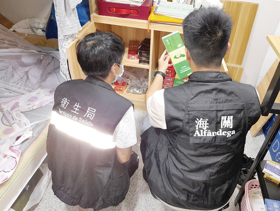 Inspectors seize 1,000 illegal packs of cigarettes  in convenience store: Health Bureau