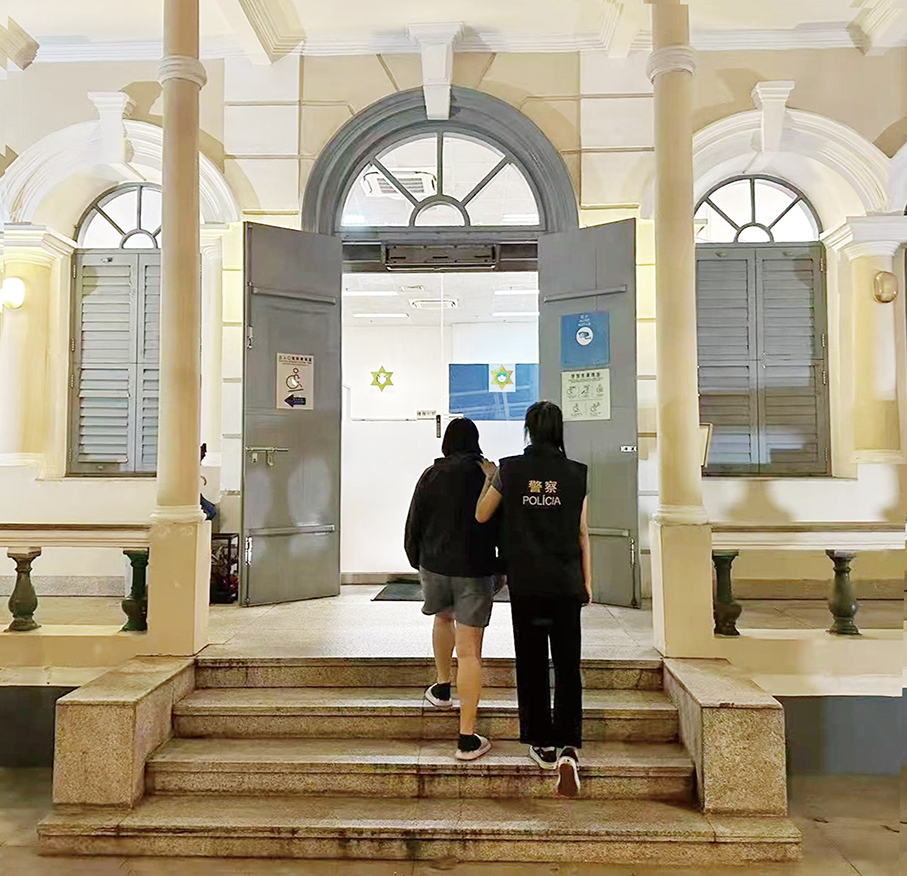 Police bust mainland woman for stealing 5,000 patacas from local shopper