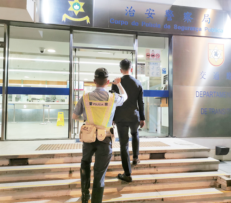 Police arrest local man  for drunk driving