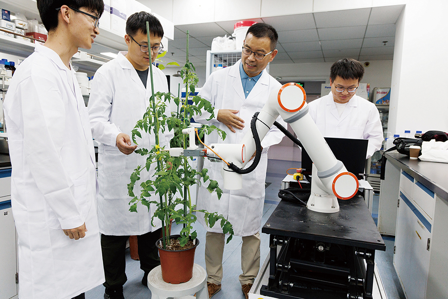 Chinese scientists develop world’s first full-process intelligent breeding robot