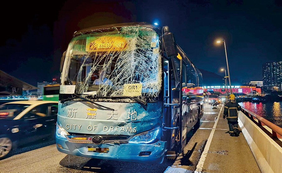 2 casino staff shuttle buses collide on Macau's Friendship Bridge, 30 passengers hurt