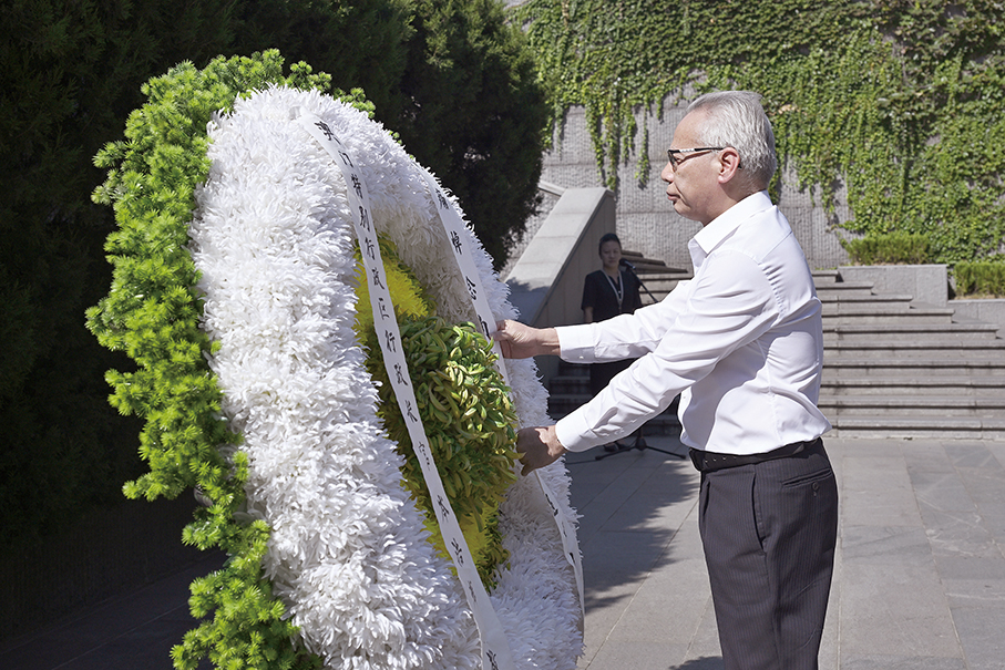 Macau SAR Chief Executive Sam Hou Fai visits Nanjing Massacre Memorial Hall to mourn victims of Japanese aggression