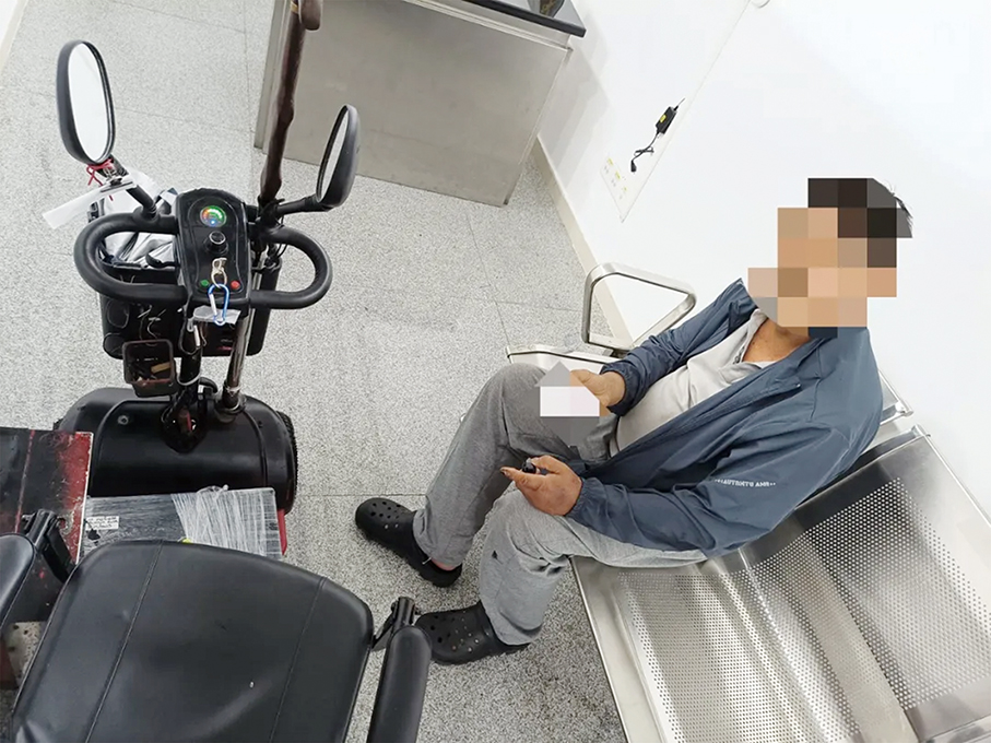 Gongbei Customs nabs man smuggling 10 laptops in mobility scooter