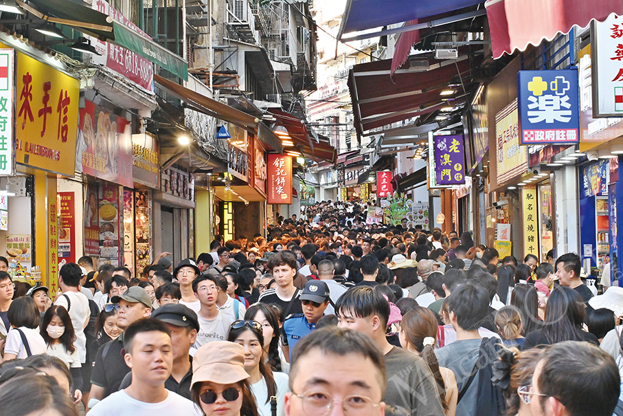 Macau police log 1.144 million visitors over 8-day Golden Week