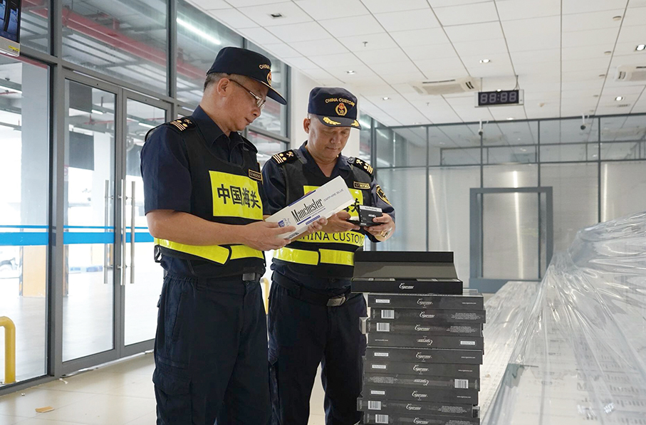 Zhuhai's Gongbei Customs seizes 904,600 cigarettes hidden in fake mattresses