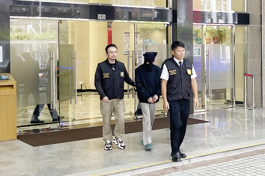 Macau police nab local resident, domestic helper for theft