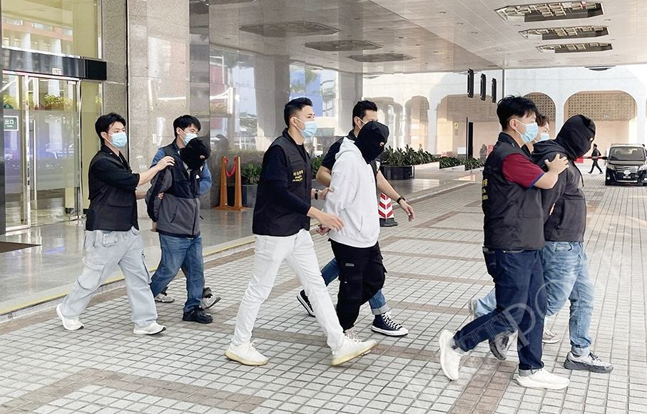 Police bust local trio of illegal currency exchange dealers