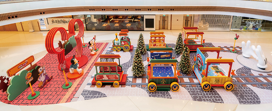 NOVA Mall shows Mickey & Friends Xmas display