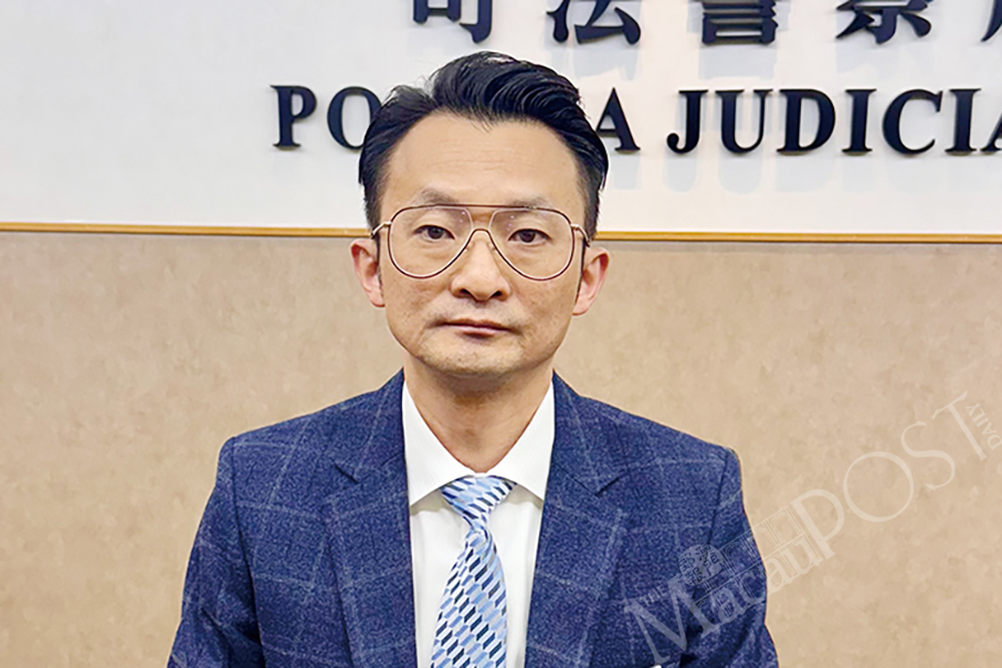 Macau police nab gambler for cheating woman out of HK$40,000 in chips pretending to take photos of them 