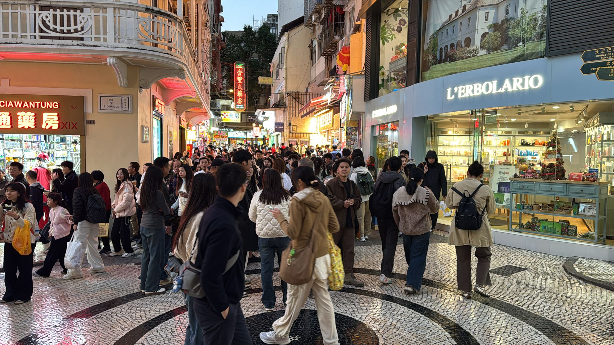 Macau logs daily record of 866,603 border crossings on New Year’s Day