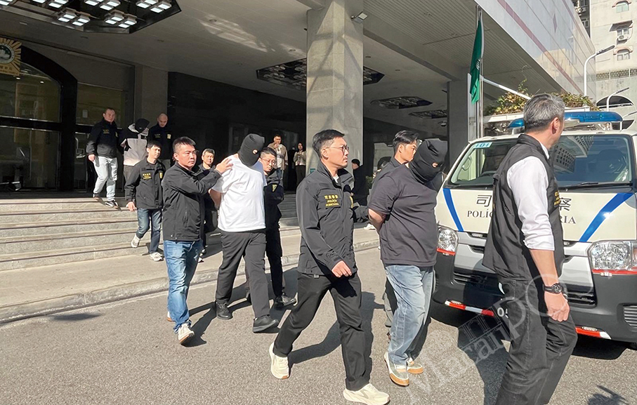 Police nab 4 mainlanders for robbery & money laundering, victim probed for illegal currency exchange