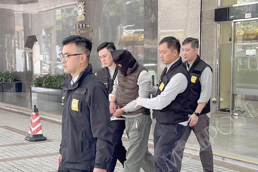 Police bust smuggler with leg disability for trafficking drugs in cane