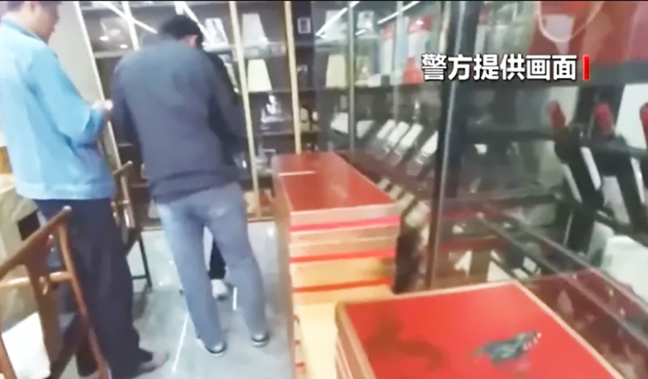 Gongbei Customs seizes over 500,000 wine & liquor bottles worth over 575 million yuan