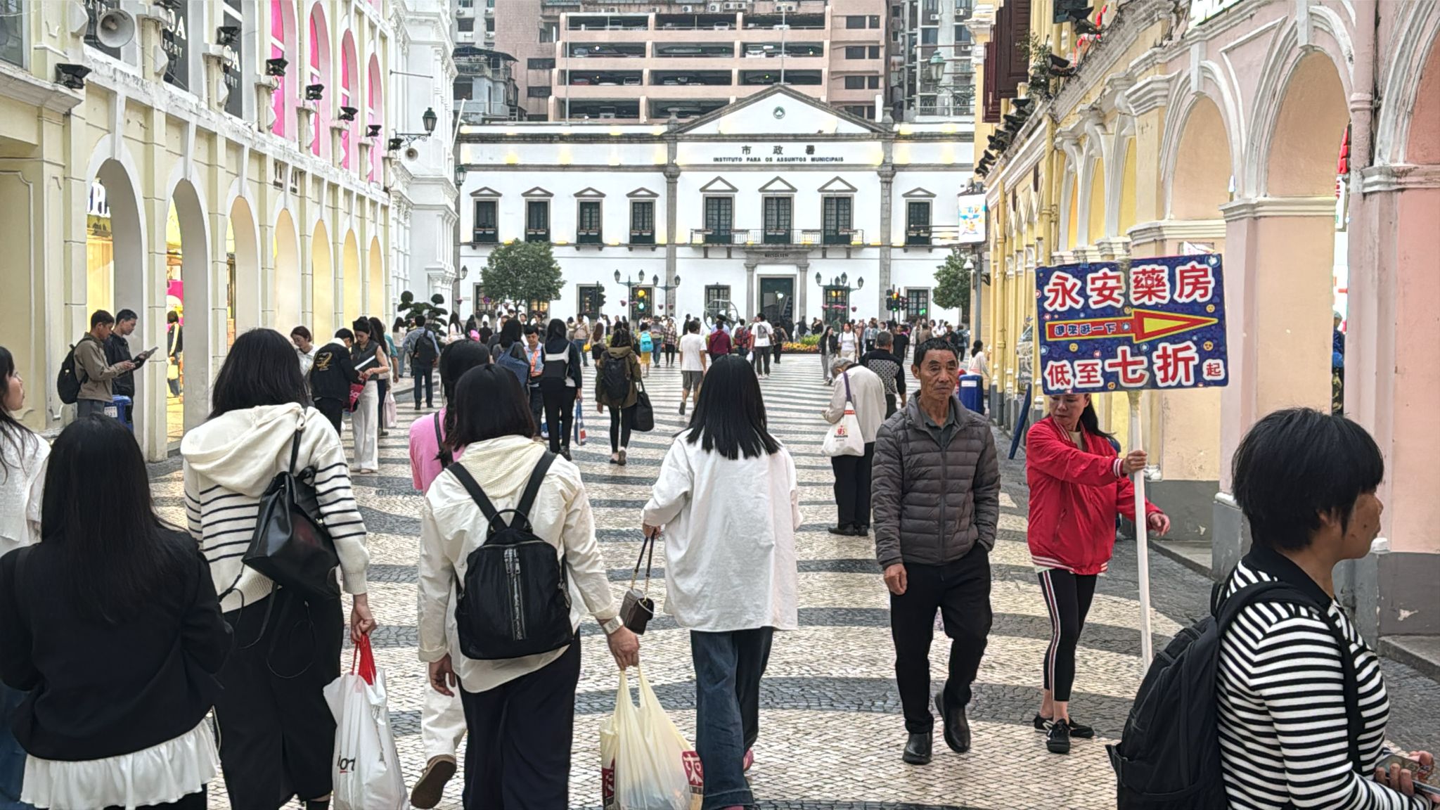 Macau visitor arrivals in Feb rise 32.6 pct to 4.17 million