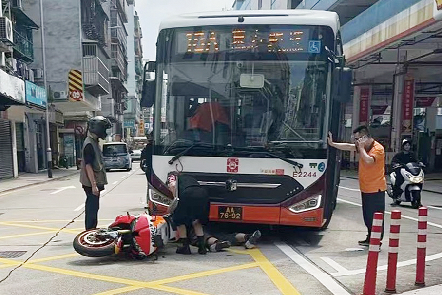 One hurt in motorbike-bus crash in Inner Harbour area: Macau police 