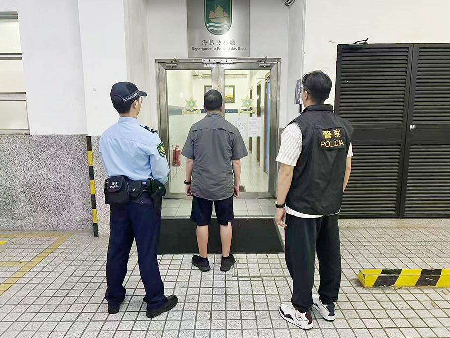 Police arrest HK man for harassing Filipina on bus 