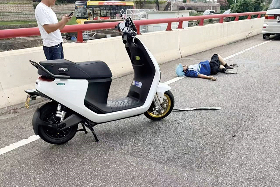 Local rider hurt in 3-vehicle crash on Macau's Friendship Bridge