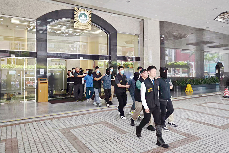 On-duty Macau police officer assaulted by 7 men, smartphone robbed