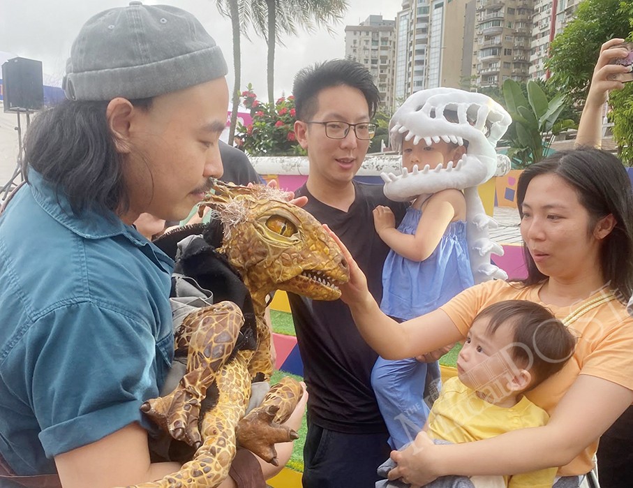 Puppets delight Macau crowds at ‘Erth’s Dinosaur Zoo’ event in Nam Van 