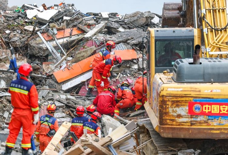  8 dead, 34 missing after mountain collapse hits Chongqing