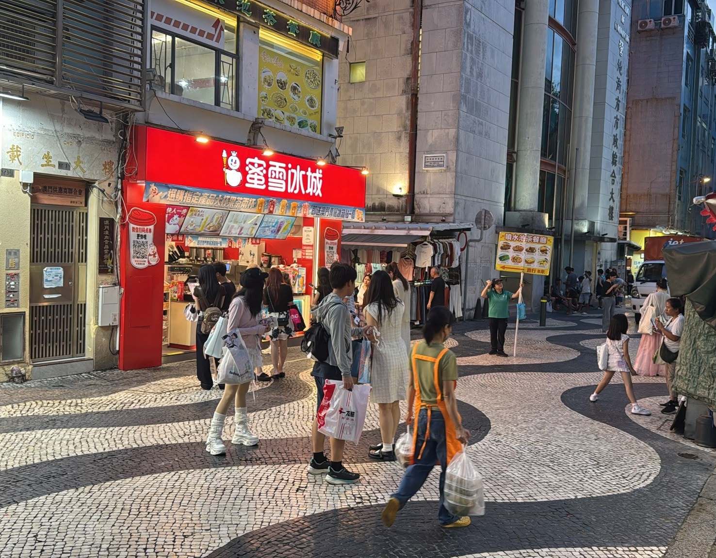 Macau records 20.94 million visitors in H1, up 9 pct