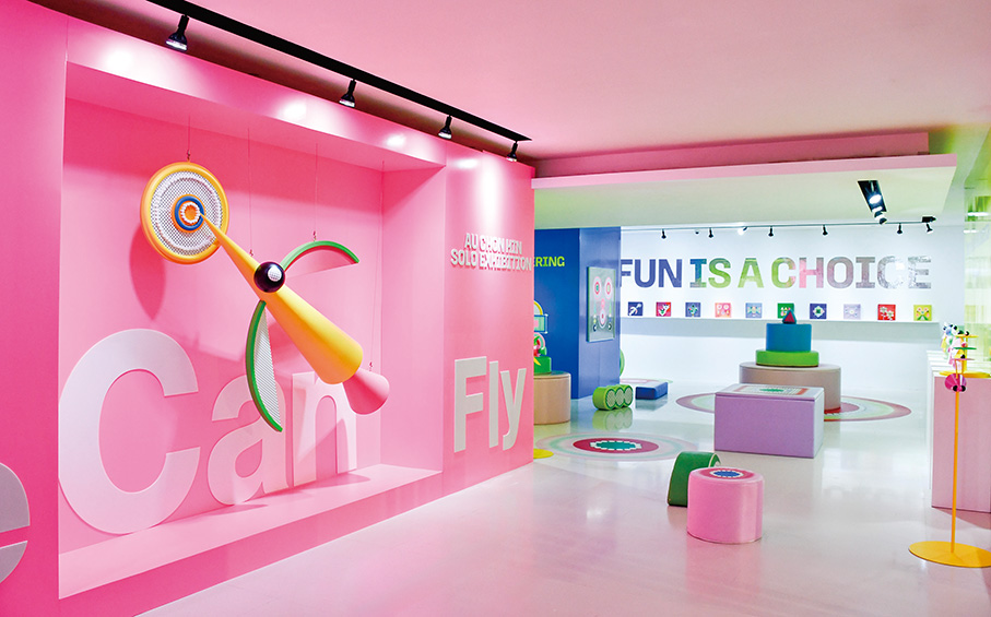 3 days left to view Au Chon Hin’s exhibition ‘ROAM IN PLAY and  WE CAN FLY’ at Macau Artyzen Grand Lapa hotel 